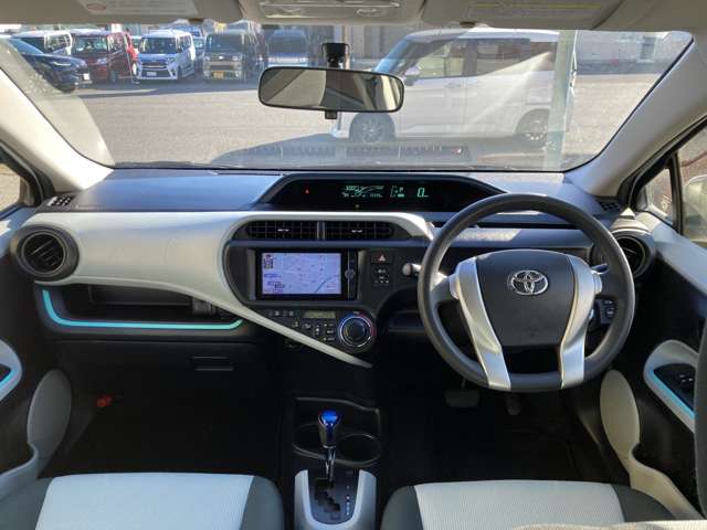 トヨタ アクア １．５ Ｓ H24年 (東海) 99