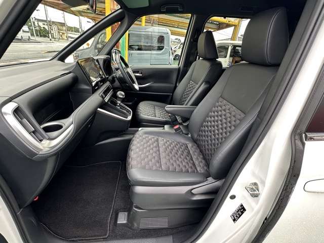 トヨタ ヴォクシー １．８ ハイブリッド Ｓ－Ｚ Ｅ－ＦＯＵＲ ４ＷＤ R7年 () 99