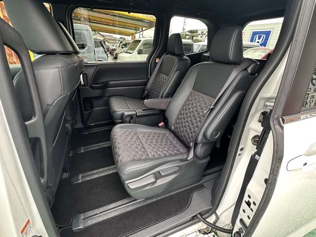 トヨタ ヴォクシー １．８ ハイブリッド Ｓ－Ｚ Ｅ－ＦＯＵＲ ４ＷＤ R7年 () 99