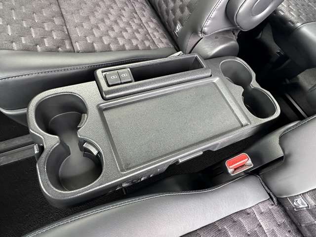 トヨタ ヴォクシー １．８ ハイブリッド Ｓ－Ｚ Ｅ－ＦＯＵＲ ４ＷＤ R7年 () 99