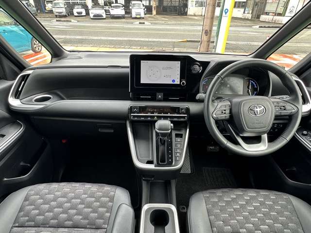 トヨタ ヴォクシー １．８ ハイブリッド Ｓ－Ｚ Ｅ－ＦＯＵＲ ４ＷＤ R7年 () 99