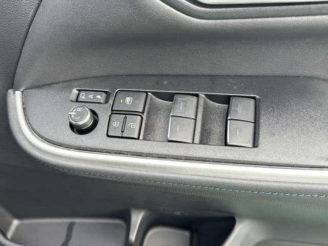 トヨタ ヴォクシー １．８ ハイブリッド Ｓ－Ｚ Ｅ－ＦＯＵＲ ４ＷＤ R7年 () 99