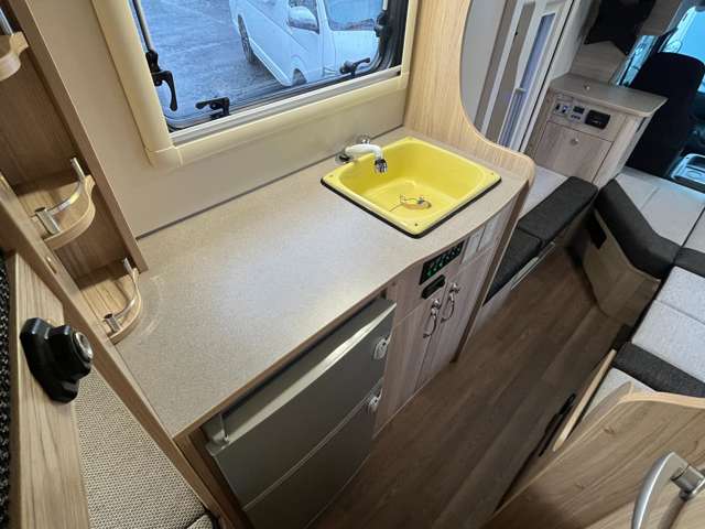 トヨタ カムロード ナッツＲＶ R7年 (関東) 99