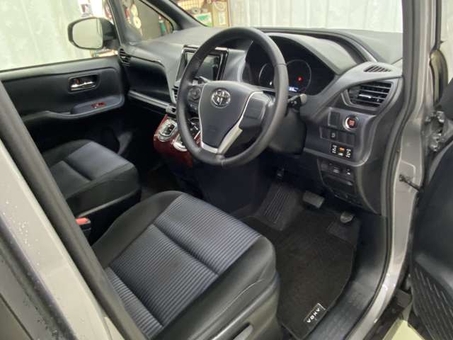 トヨタ ヴォクシー ２．０ ＺＳ 煌 H27年 (近畿) 99