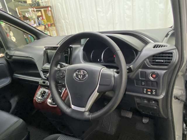 トヨタ ヴォクシー ２．０ ＺＳ 煌 H27年 (近畿) 99