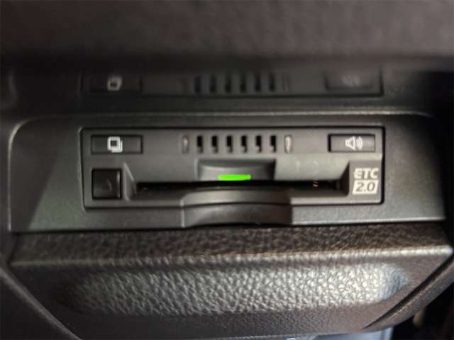 トヨタ ヴォクシー ２．０ ＺＳ 煌ＩＩ R2年 () 99