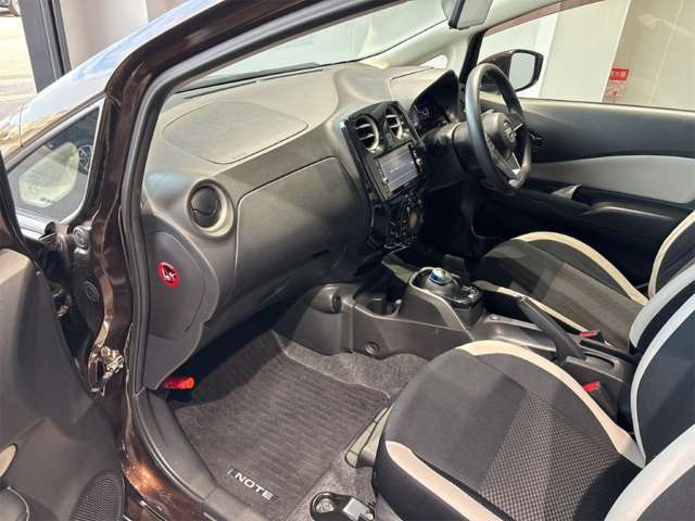 日産 ノート １．２ Ｅ－ＰＯＷＥＲ Ｘ H29年 (近畿) 99