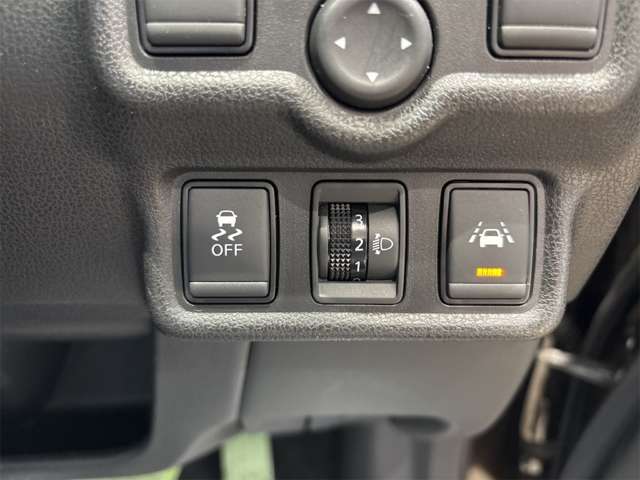 日産 ノート １．２ Ｅ－ＰＯＷＥＲ Ｘ H29年 (近畿) 99