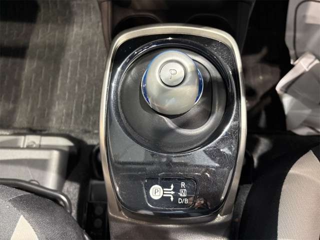 日産 ノート １．２ Ｅ－ＰＯＷＥＲ Ｘ H29年 (近畿) 99