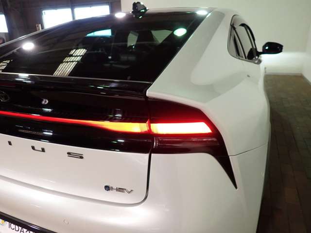 トヨタ プリウス ２．０ Ｚ R5年 (近畿) 99