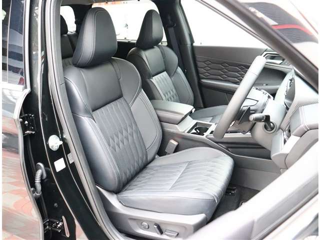 三菱 アウトランダーＰＨＥＶ ＰＨＥＶ ２．４ Ｐ ４ＷＤ R6年 (関東) 99