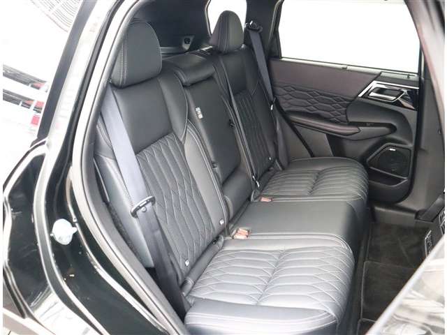 三菱 アウトランダーＰＨＥＶ ＰＨＥＶ ２．４ Ｐ ４ＷＤ R6年 (関東) 99