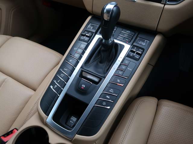 ポルシェ マカン Ｓ ＰＤＫ ４ＷＤ R1年 () 99
