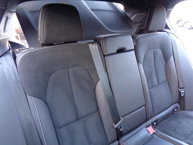 ボルボ ＸＣ４０ Ｔ４ ＡＷＤ Ｒデザイン ４ＷＤ H30年 () 99