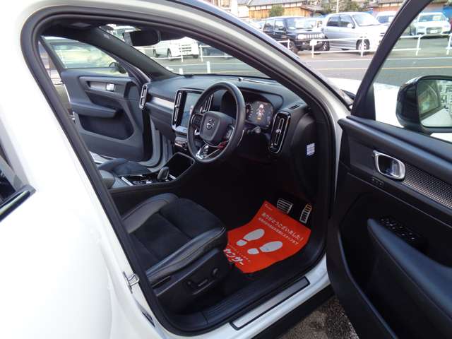 ボルボ ＸＣ４０ Ｔ４ ＡＷＤ Ｒデザイン ４ＷＤ H30年 () 99