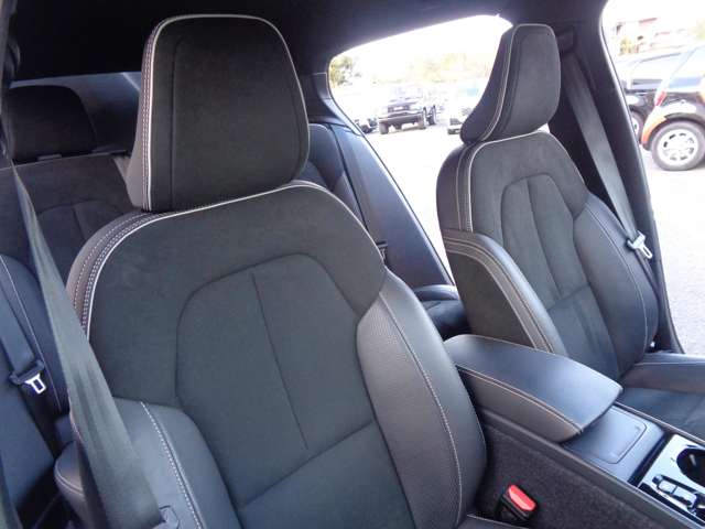 ボルボ ＸＣ４０ Ｔ４ ＡＷＤ Ｒデザイン ４ＷＤ H30年 () 99