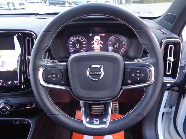 ボルボ ＸＣ４０ Ｔ４ ＡＷＤ Ｒデザイン ４ＷＤ H30年 () 99