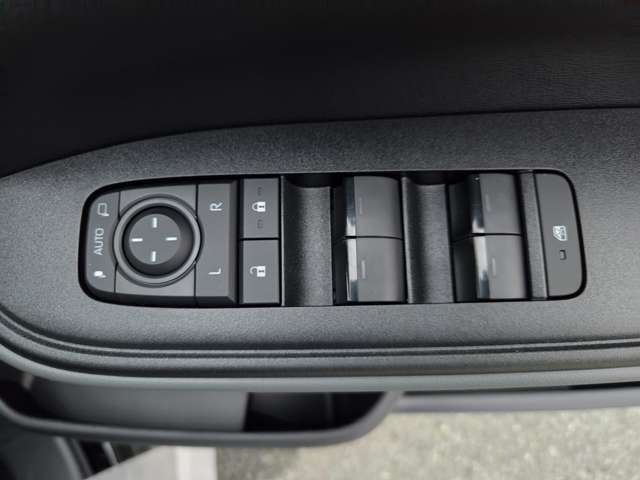 トヨタ ノア １．８ ハイブリッド Ｓ－Ｘ R8年 () 99