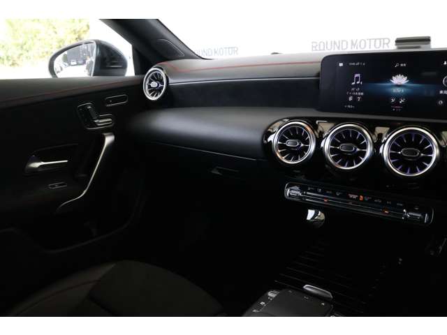 メルセデスベンツ ＣＬＡシューティングブレーク ＣＬＡ１８０ ＡＭＧライン R3年 () 99