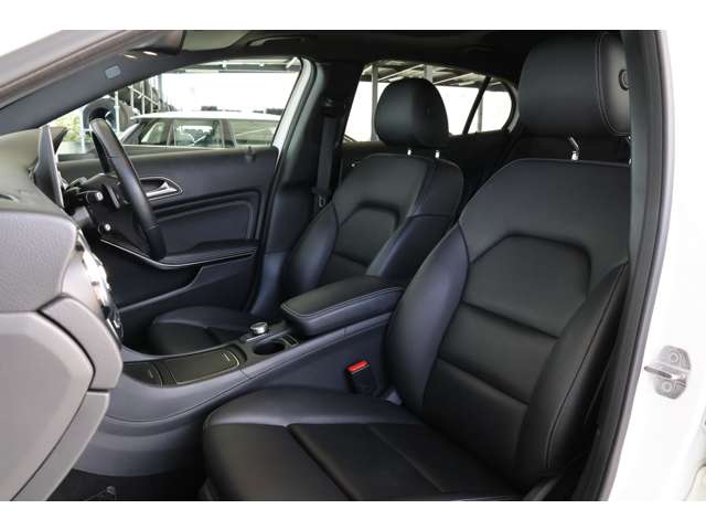 メルセデスベンツ ＧＬＡクラス ＧＬＡ２２０ ４マチック ４ＷＤ R1年 () 99