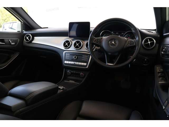 メルセデスベンツ ＧＬＡクラス ＧＬＡ２２０ ４マチック ４ＷＤ R1年 () 99
