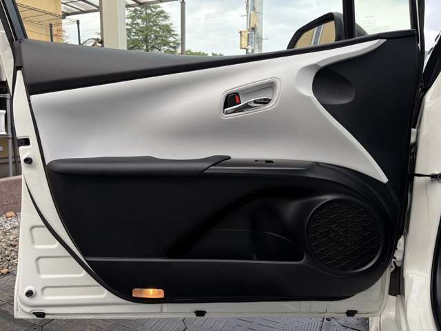 トヨタ プリウス １．８ Ａ プレミアム ツーリングセレクション R1年 () 99