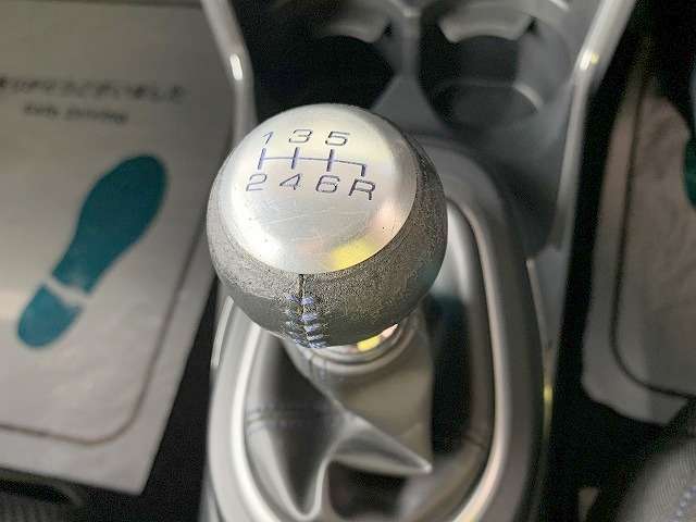 ホンダ ＣＲ−Ｚ １．５ アルファ ブラックレーベル H23年 (関東) 99