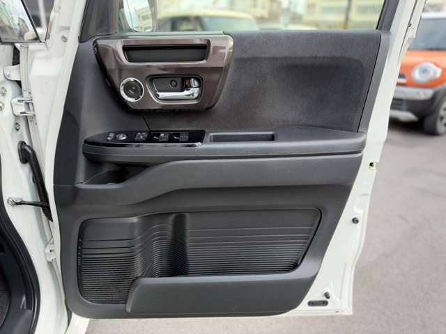ホンダ Ｎ　ＢＯＸ カスタム ６６０ Ｇ Ｌ ホンダセンシング H29年 (近畿) 99