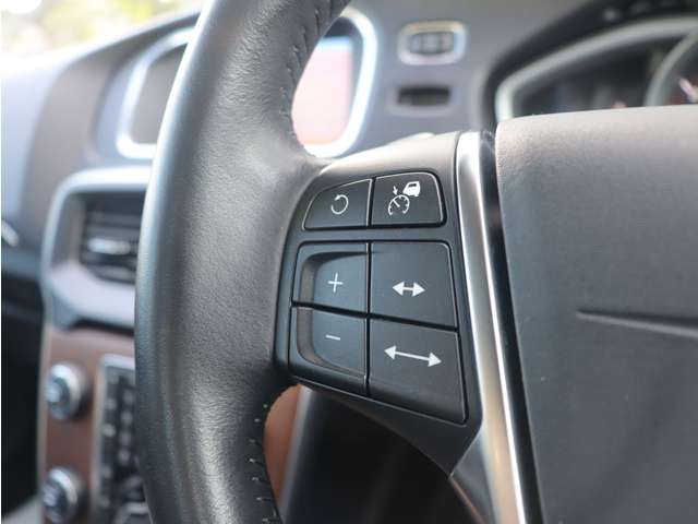 ボルボ Ｖ４０ Ｄ４ インスクリプション ディーゼルターボ R1年 () 99
