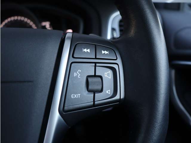 ボルボ Ｖ４０ Ｔ３　キネティック H28年 () 99