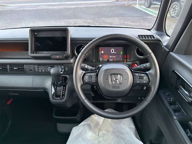 ホンダ Ｎ　ＢＯＸ カスタム ６６０ ブラック スタイル R8年 () 99