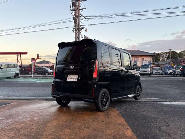 ホンダ Ｎ　ＢＯＸ カスタム ６６０ ブラック スタイル R8年 () 99